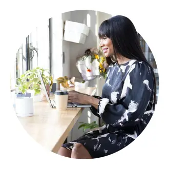 Woman_Laptop_Cafe